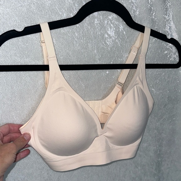 Brand New! Never worn seamless T-shirt bra - Picture 7 of 8